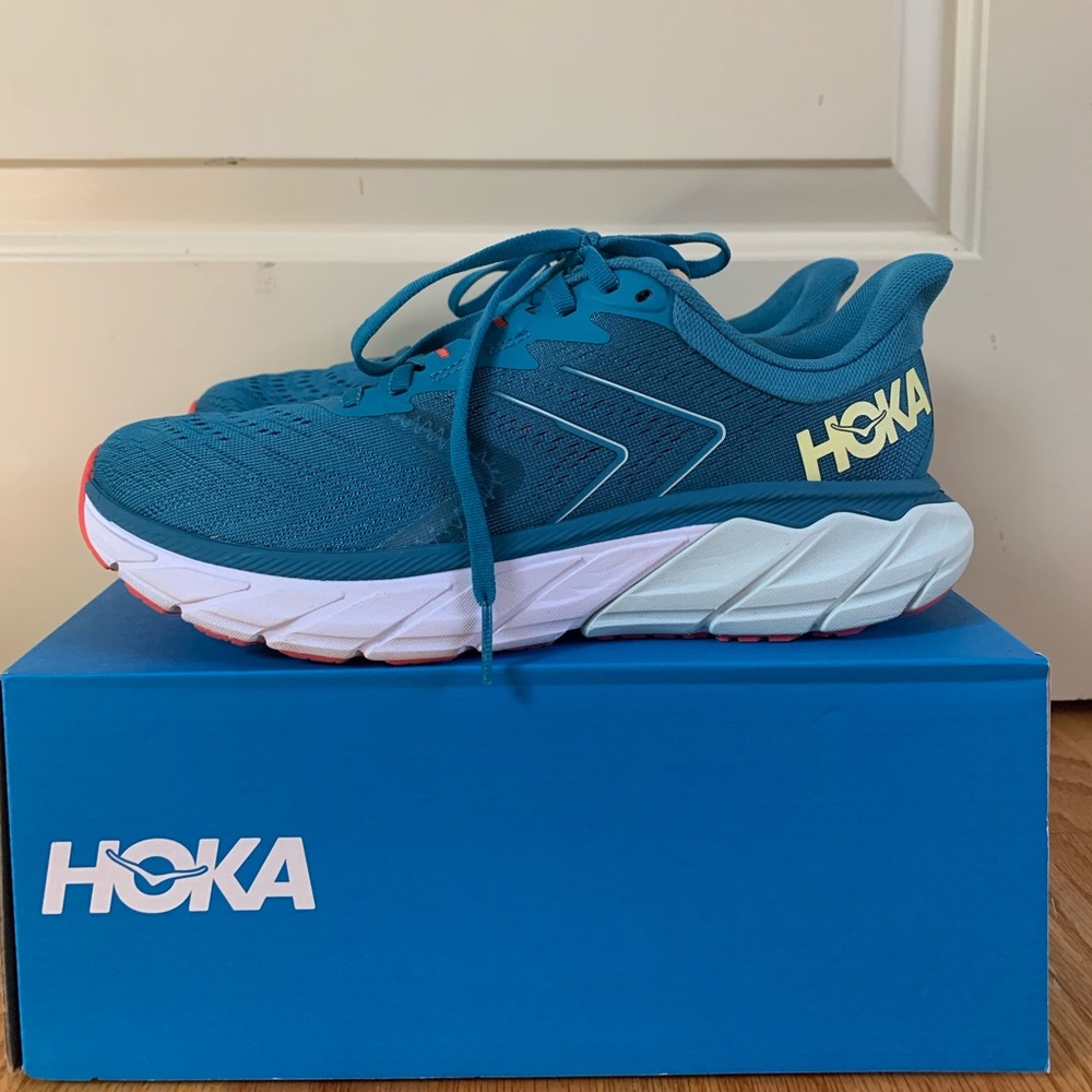 HOKA Arahi 5 Sneakers, sz 8